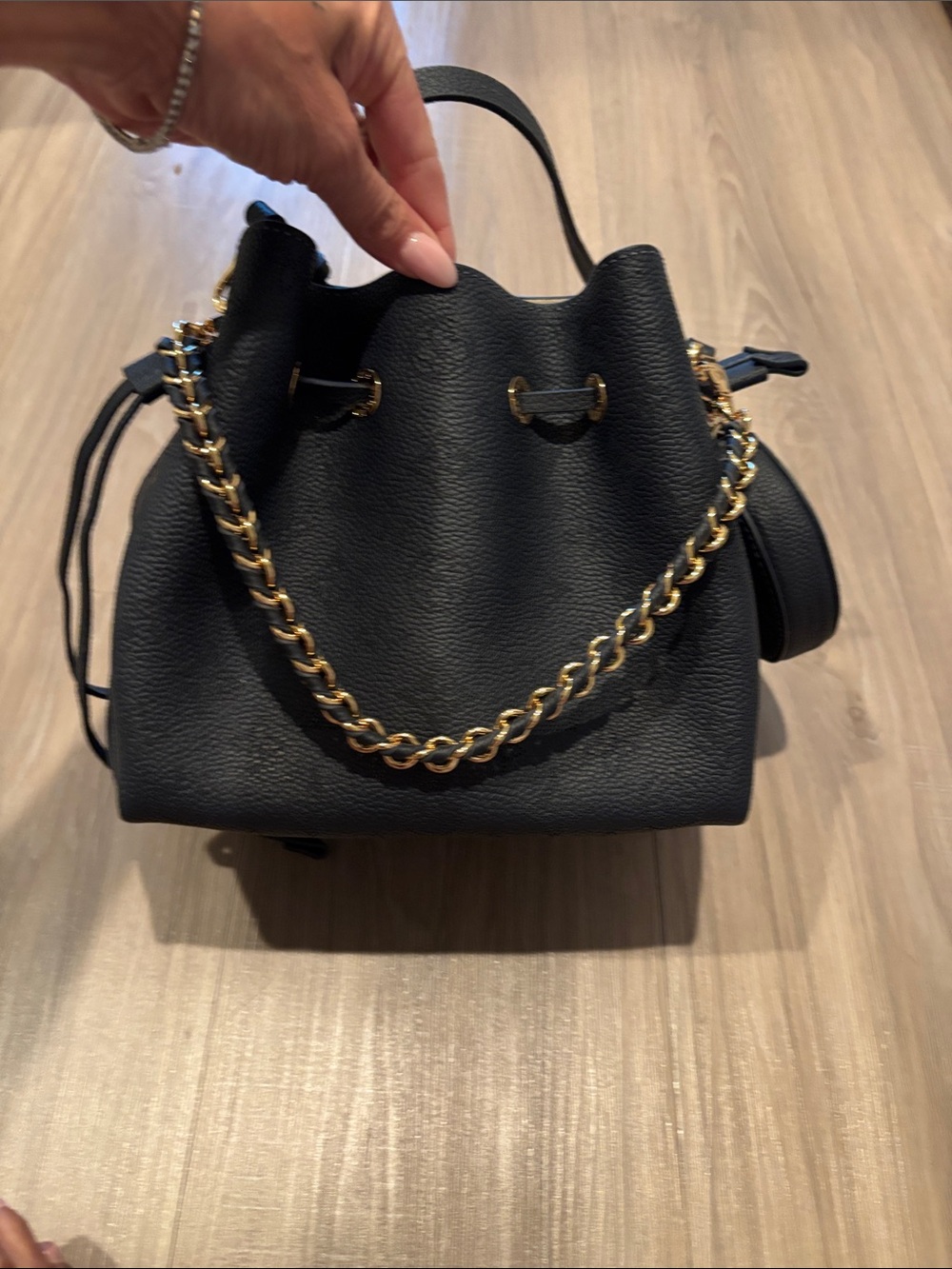 Classic  Drawstring Bucket Bag with Gold Chain